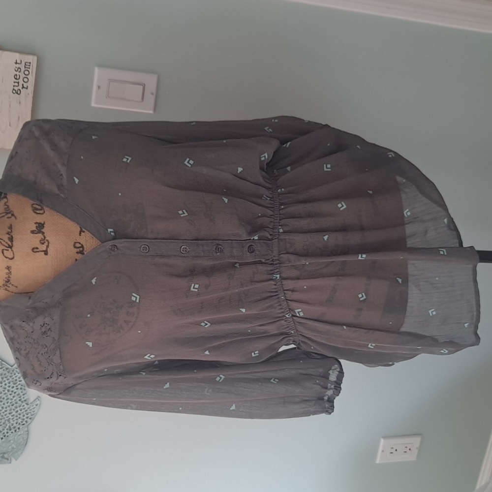 Blouse sheer